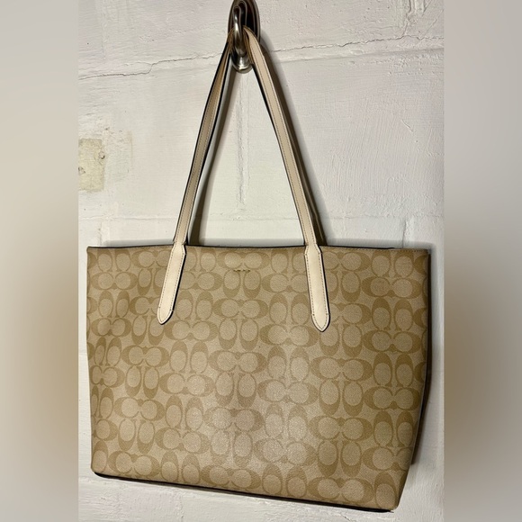 Coach City Tote In Signature Canvas and Leather  in Light Khaki/Chalk